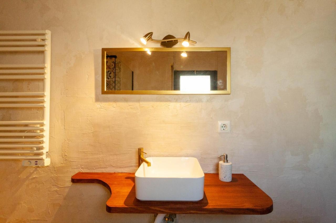 On Main Canal With 13 M Private Mooring, Private Pool, Air Con In Rooms, Non-smoking Empuriabrava