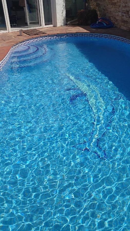 On Main Canal With 13 M Private Mooring, Private Pool, Air Con In Rooms, Non-smoking Willa Empuriabrava