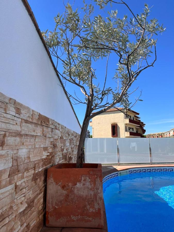 On Main Canal With 13 M Private Mooring, Private Pool, Air Con In Rooms, Non-smoking Willa *