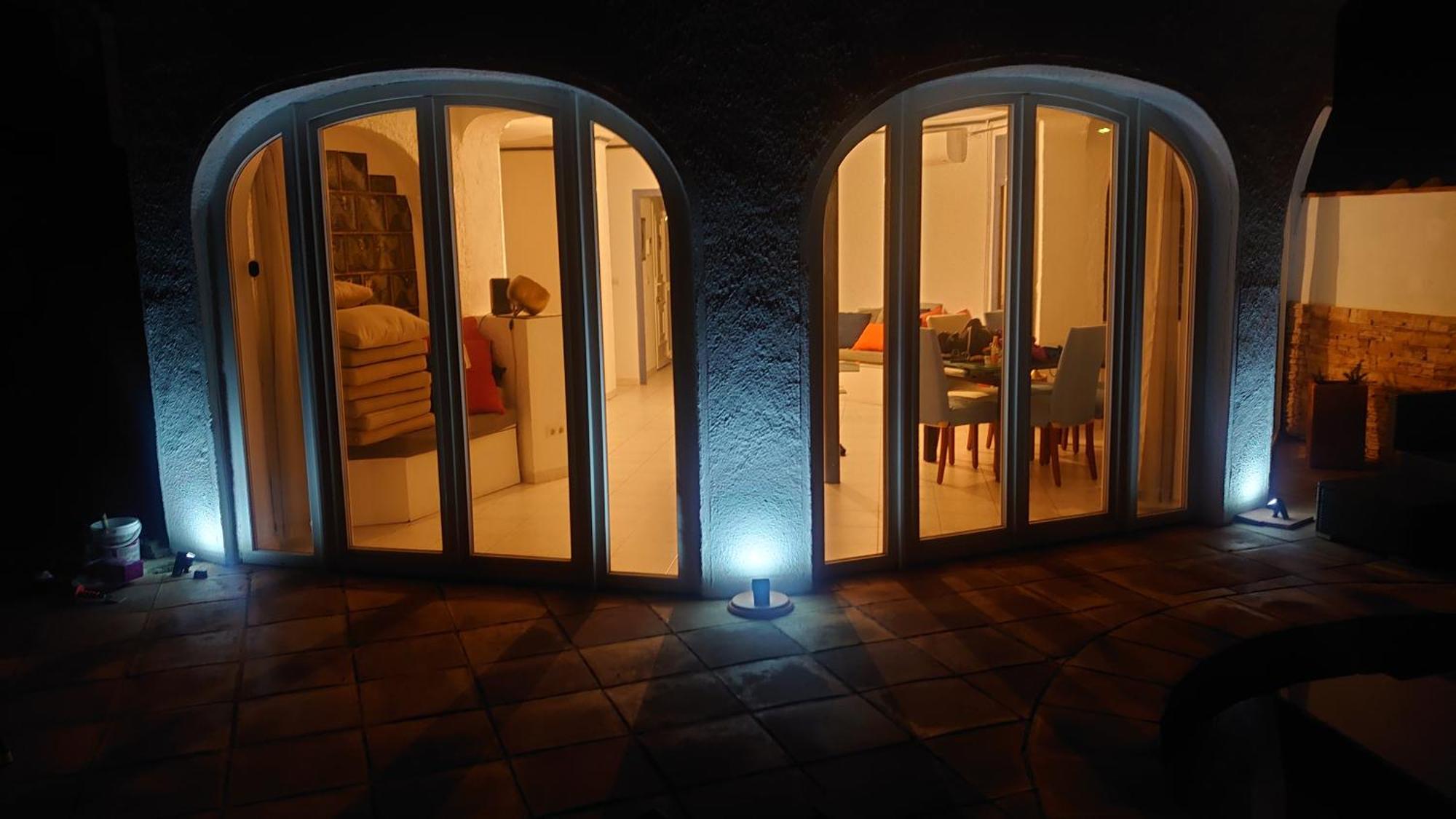 On Main Canal With 13 M Private Mooring, Private Pool, Air Con In Rooms, Non-smoking