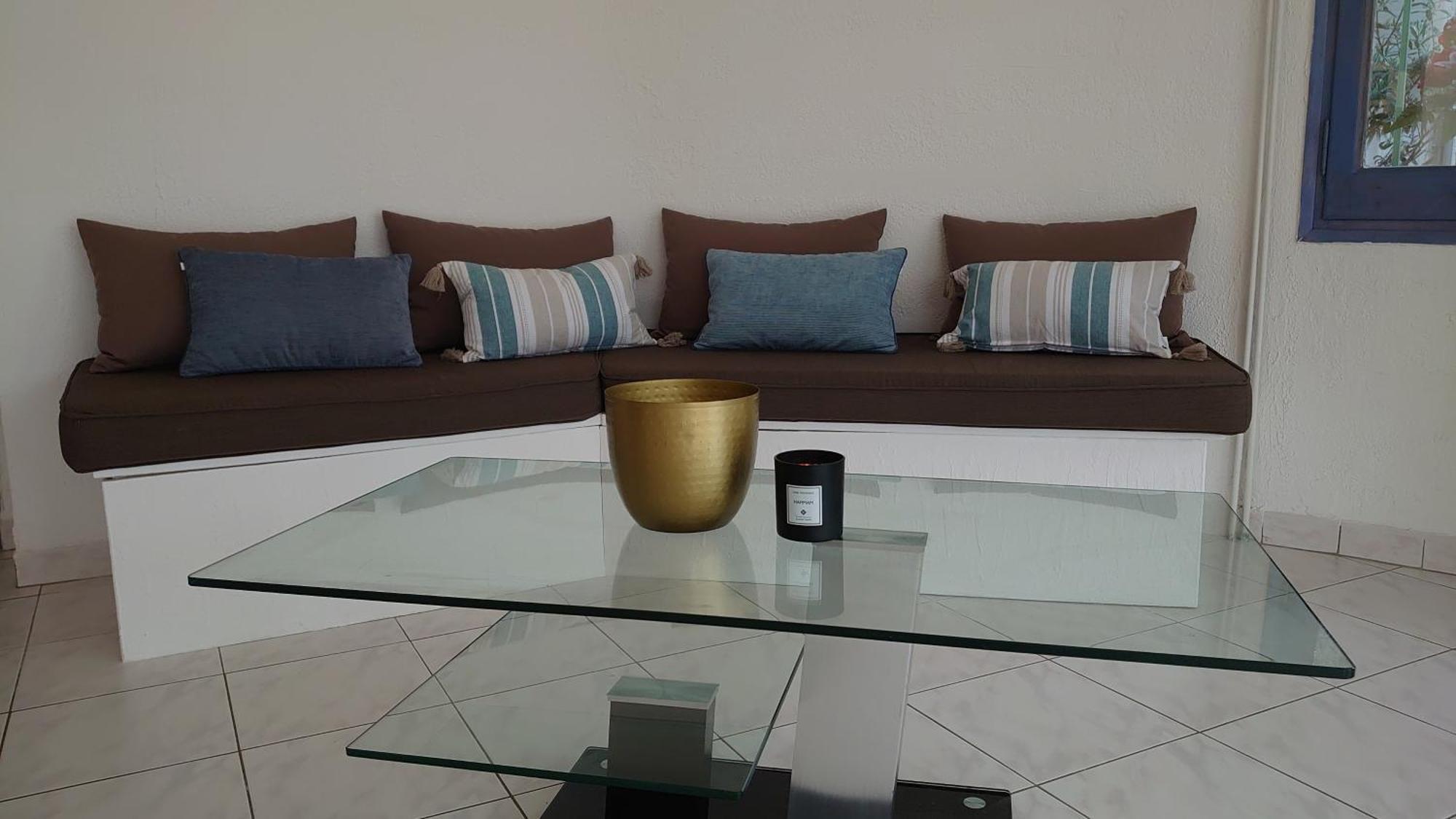 On Main Canal With 13 M Private Mooring, Private Pool, Air Con In Rooms, Non-smoking Willa