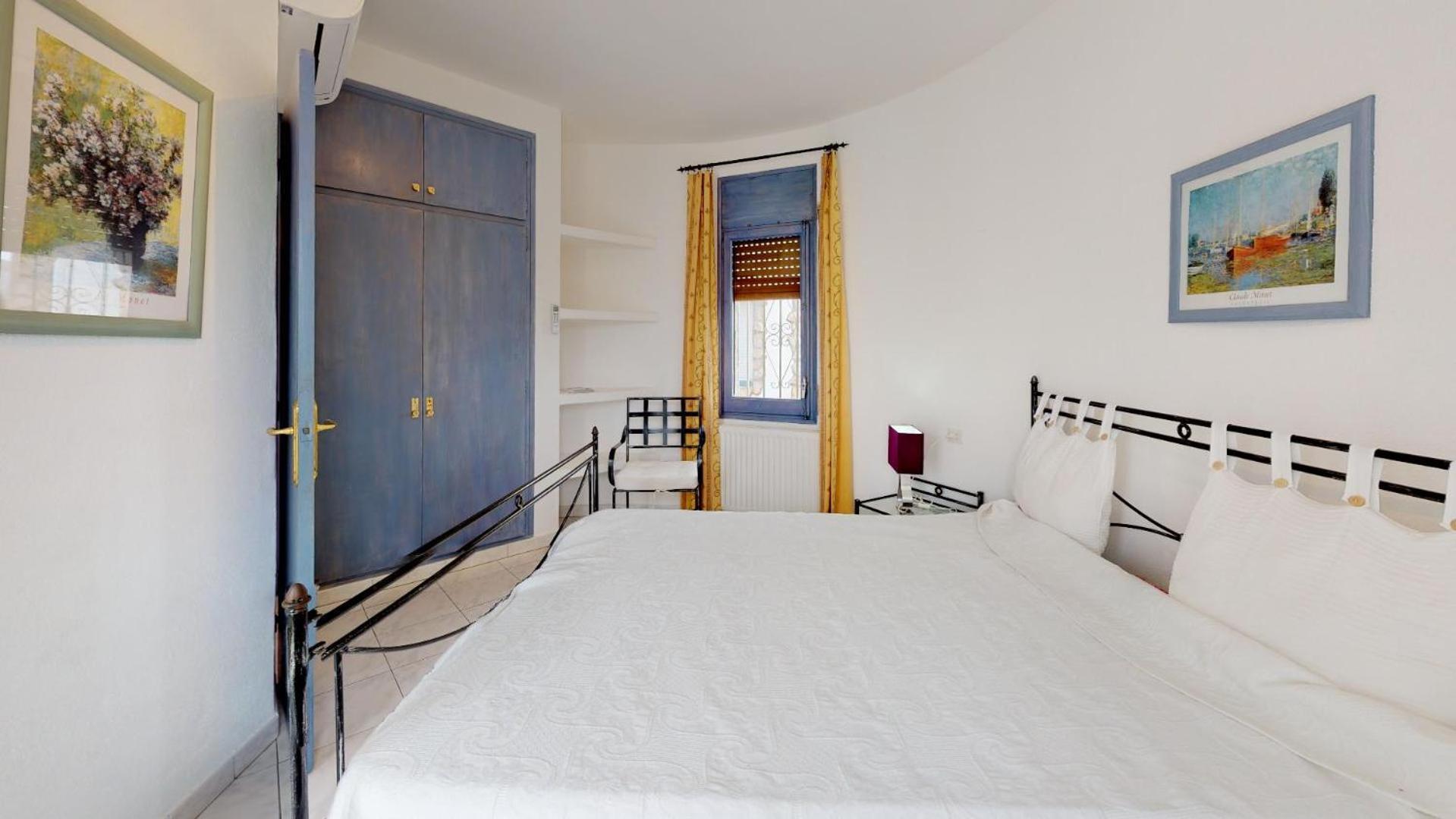 Willa On Main Canal With 13 M Private Mooring, Private Pool, Air Con In Rooms, Non-smoking Empuriabrava