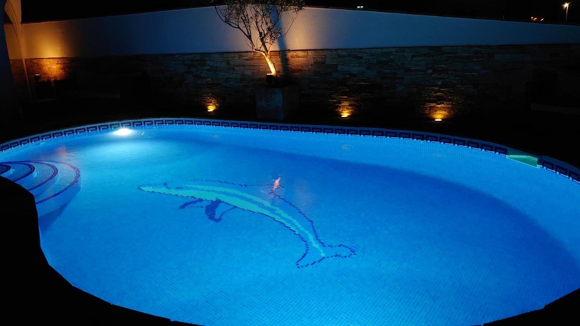 Villa On Main Canal With 13 M Private Mooring, Private Pool, Air Con In Rooms, Non-smoking Empuriabrava