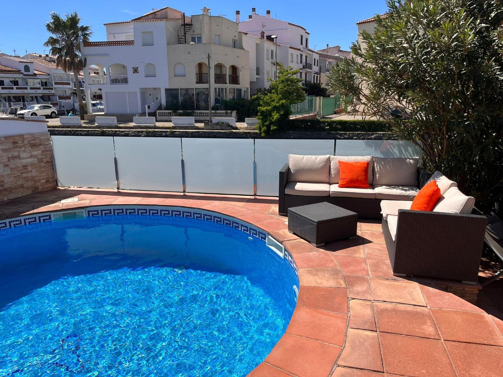 Villa On Main Canal With 13 M Private Mooring, Private Pool, Air Con In Rooms, Non-smoking