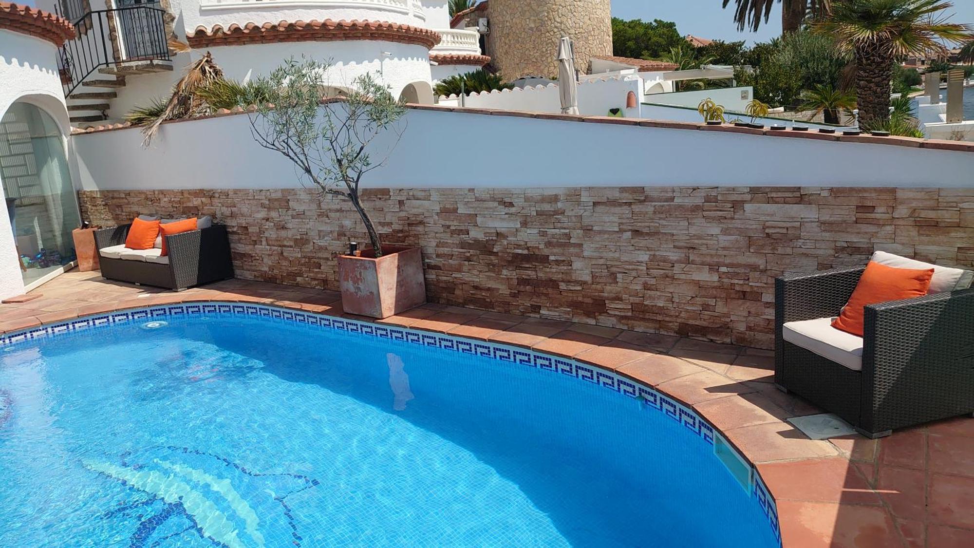 Willa On Main Canal With 13 M Private Mooring, Private Pool, Air Con In Rooms, Non-smoking